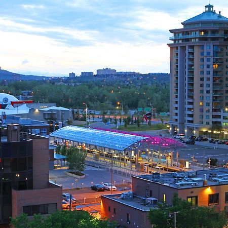 Holiday Inn Express And Suites Calgary By Ihg Exterior foto