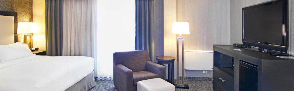 Holiday Inn Express And Suites Calgary By Ihg Exterior foto
