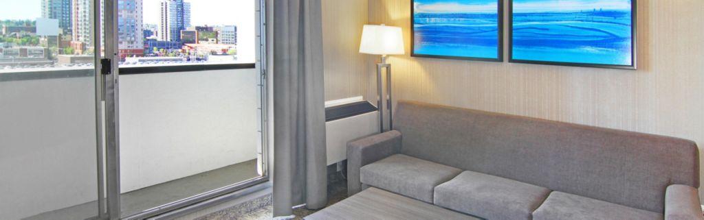 Holiday Inn Express And Suites Calgary By Ihg Exterior foto